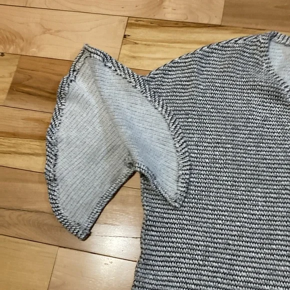 BCBGeneration V-Neck Ruffle Sleeve Tunic - Picture 11 of 12